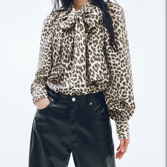 H&M Cream and Black Blouse with Puff Sleeves and Peter Pan Collar - Picture 2 of 6